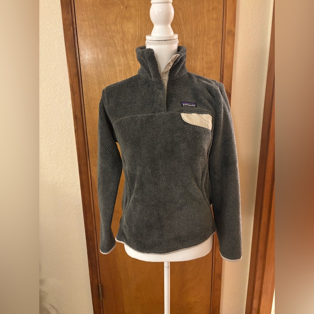 Patagonia Charcoal Fleece with Cream Accent - Picture 2 of 10